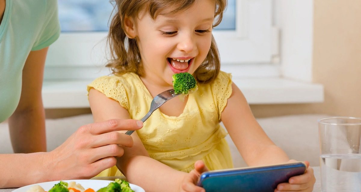 TIPS FOR ENCOURAGING CHILDREN TO ENJOY VEGETABLES AND HEALTHY FOODS